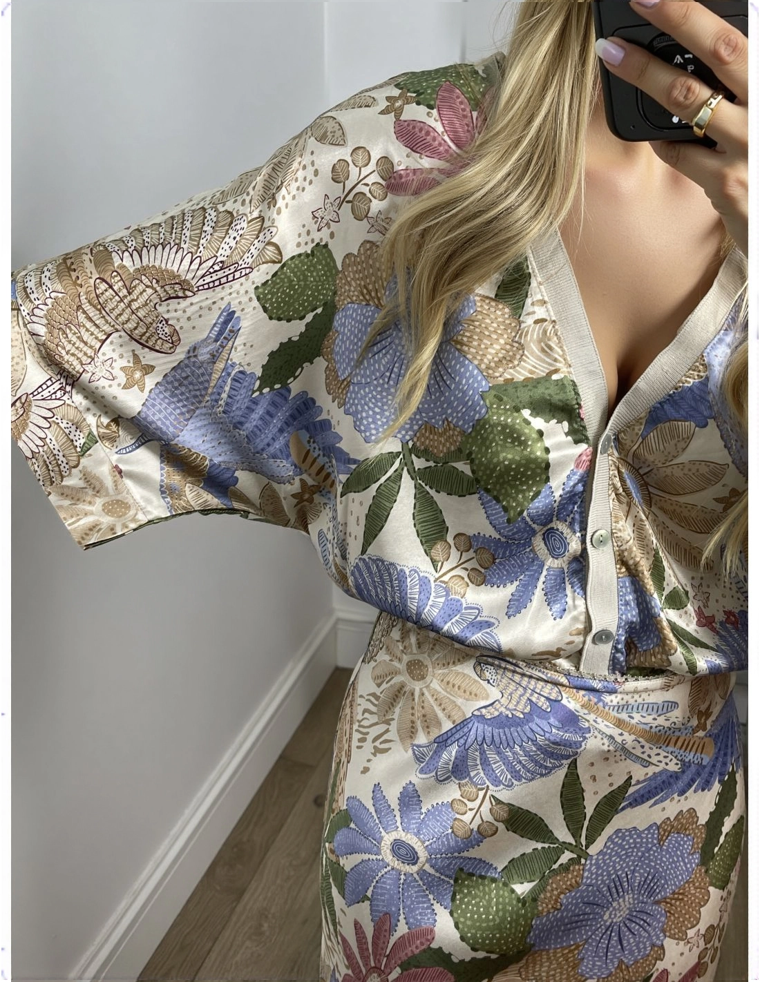 DANA - SILKEN FLORAL TOP