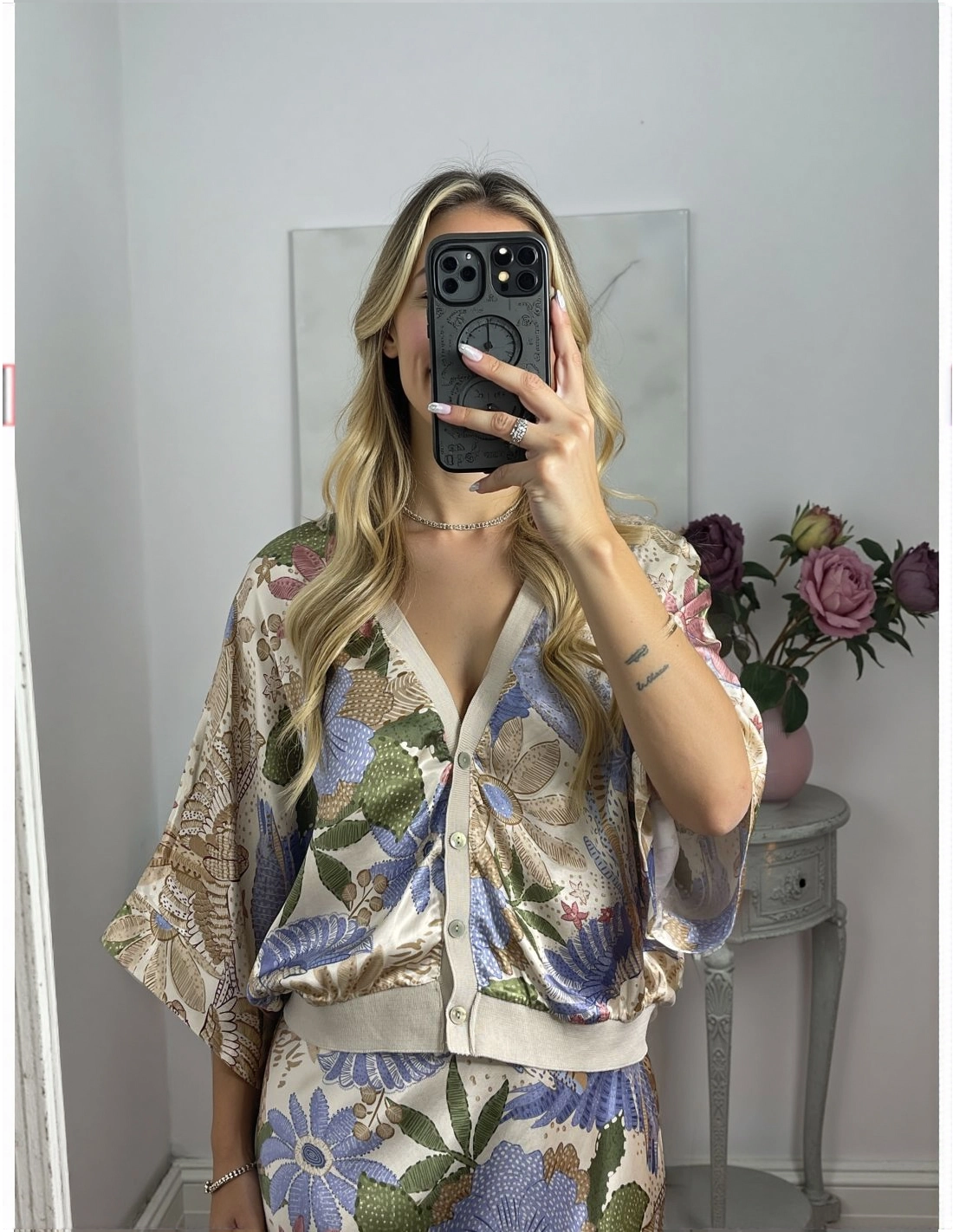 DANA - SILKEN FLORAL TOP
