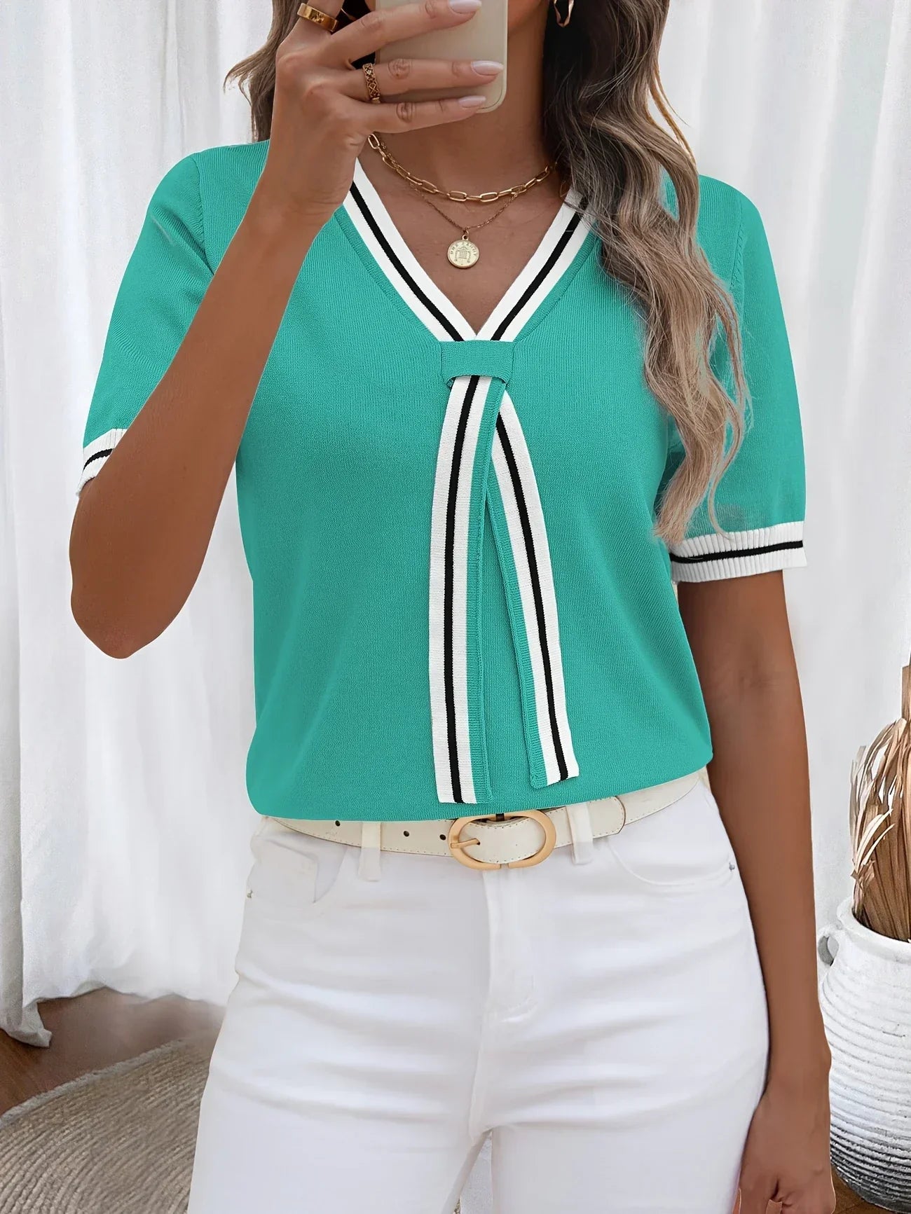 CLAUDE - COZY ELEGANCE V-NECK TOP
