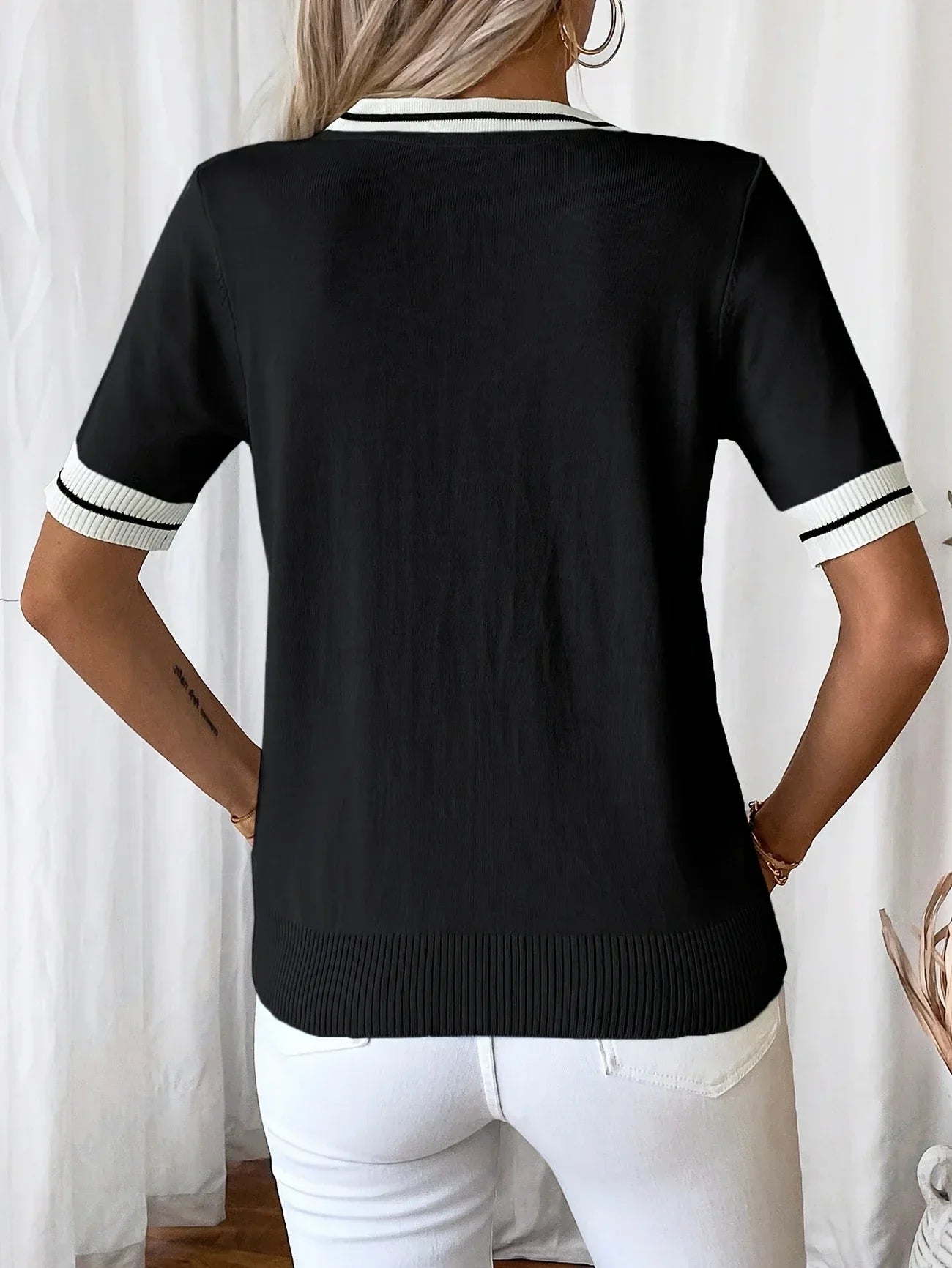 CLAUDE - COZY ELEGANCE V-NECK TOP